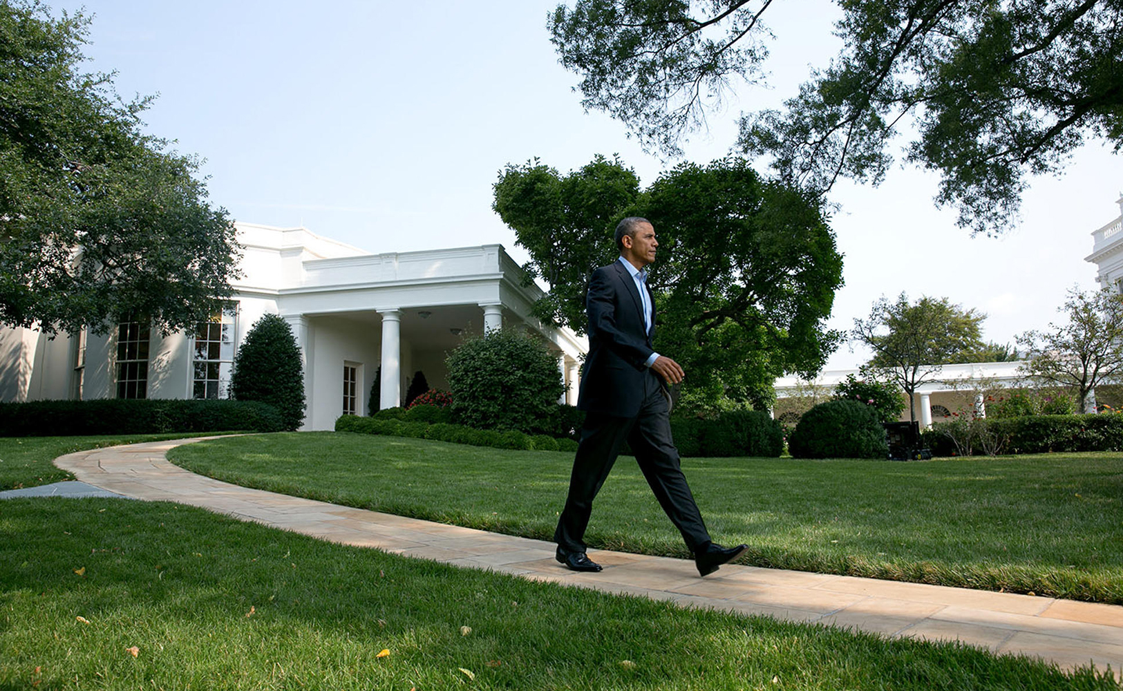 President Barack Obama walks across the White House lawn